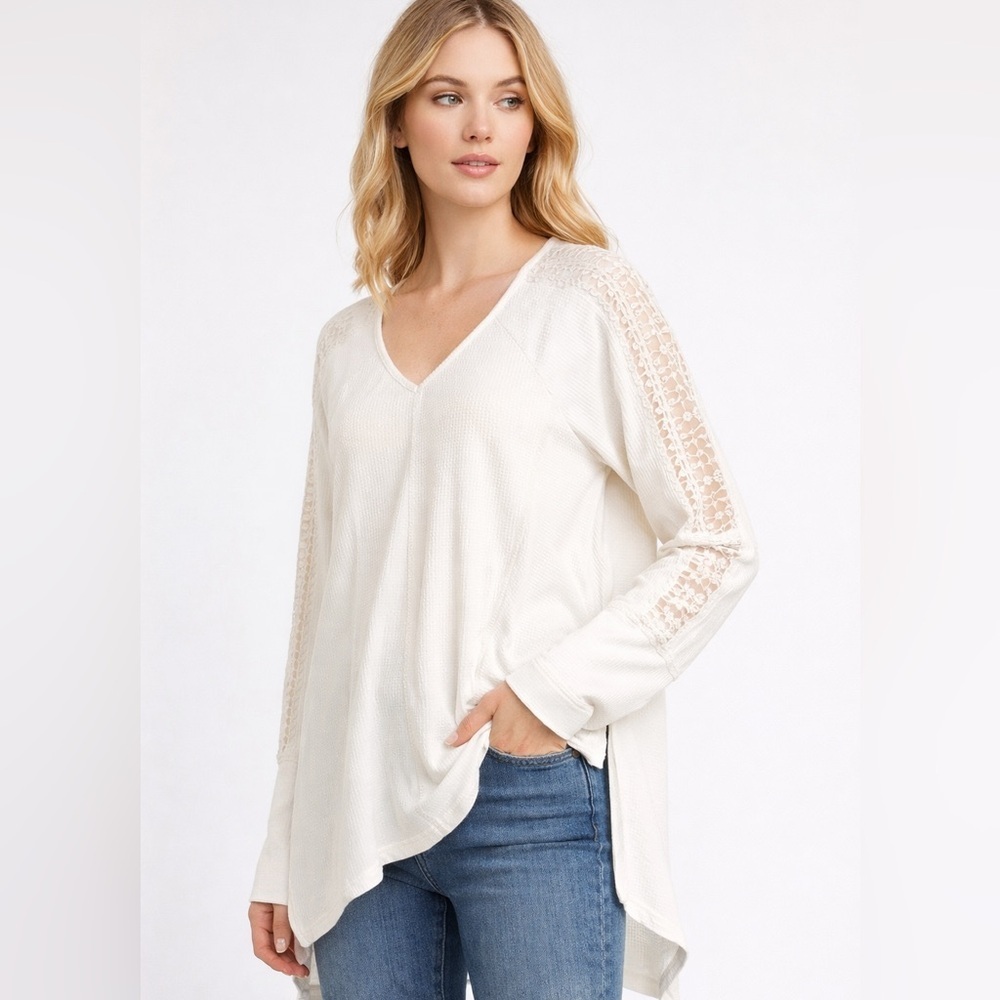Angel + Premium Top! Lace inlaid Sleeve! Size Small runs big